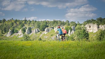 Radfahrer bei den 12 Apostel Solnhofen